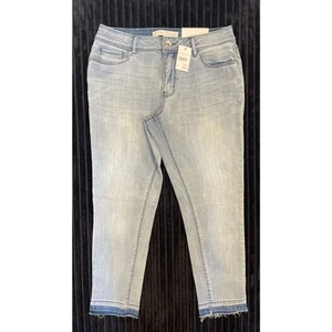 NWT Cato Est. 1948 Women's Blue Jean Capris – Size 6 - Picture 1 of 4