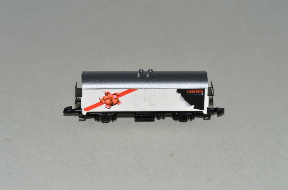 Z Scale Marklin White Refrigerator Freight Car w/ Red Packing Ribbon Out Of Set - Image 1 of 4