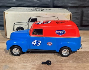 RICHARD PETTY #43 NASCAR-1950 CHEVY PANEL TRUCK COIN BANK-ERTL 1:25 SIGNED!!!!! - Picture 1 of 9
