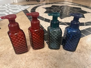 Soporte dispensador de jabón espumoso de vidrio facetado Bath & Body Works x 1 verde rojo azul - Imagen 1 de 7