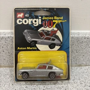 CORGI JUNIORS 40 JAMES BOND ASTON MARTIN On Blister Card. STILL SEALED VGC - Picture 1 of 8