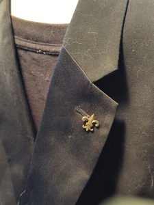 Pin de palo vintage Fleur De Lis tono dorado 2,25" Art Nouveau - Imagen 1 de 6