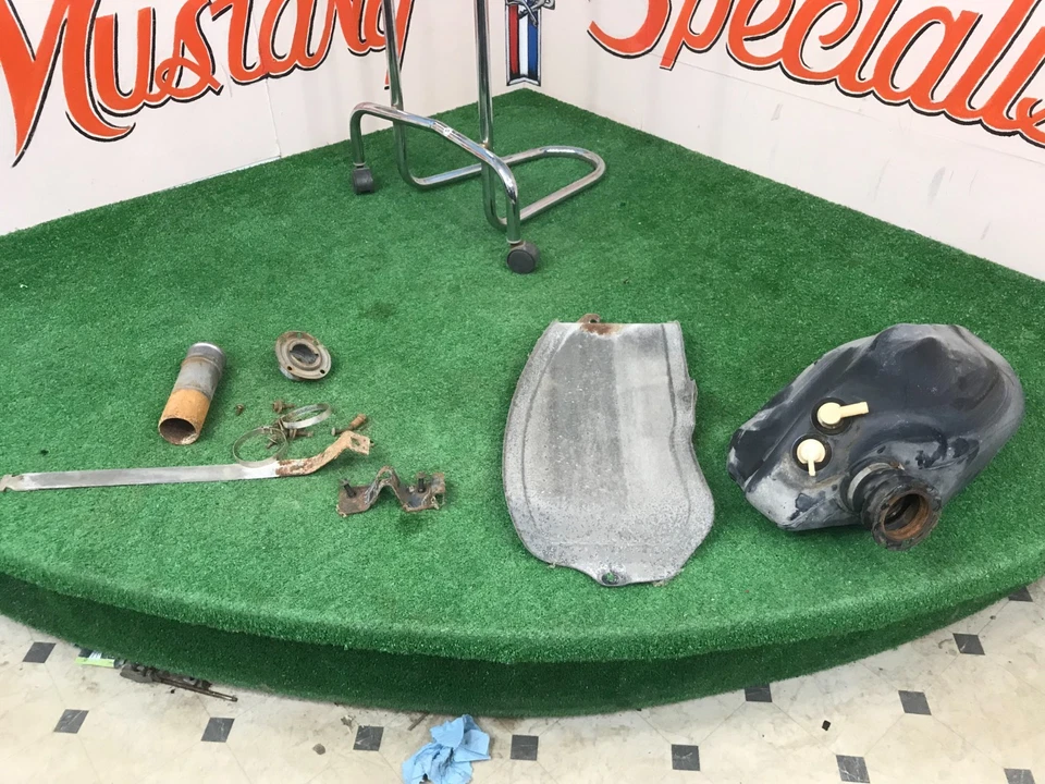 Ford Mustang II 1976 1977 1978 tanque de combustible auxiliar Foto 1 de 4