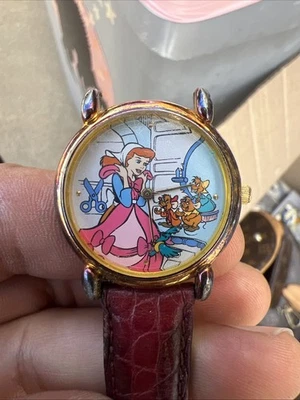 Reloj Cenicienta Walt Disney 45 Aniversario Lanzamiento Especial LE 500 Foto 1 de 4