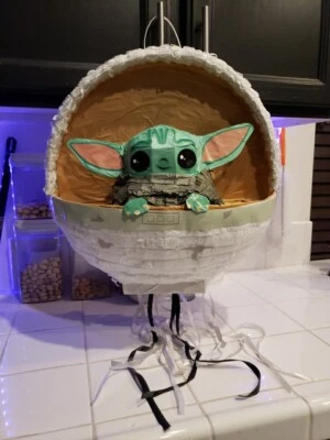 Star Wars Mandalorian Baby Grogu Zugschnur Piñata - Bild 1 von 4