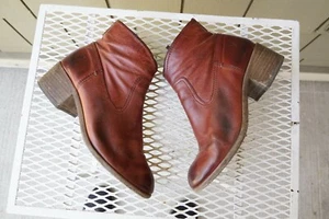 A+ Frye Claire Bootie Short Ankle $278 Leather Boot Red 7 Stacked Heel Side Zip - Picture 1 of 5