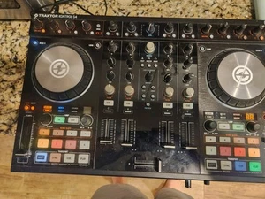 Traktor Kontrol S4 MK2 HW Native Instruments DJ Controller LESEN! Kostenloser Versand - Bild 1 von 8