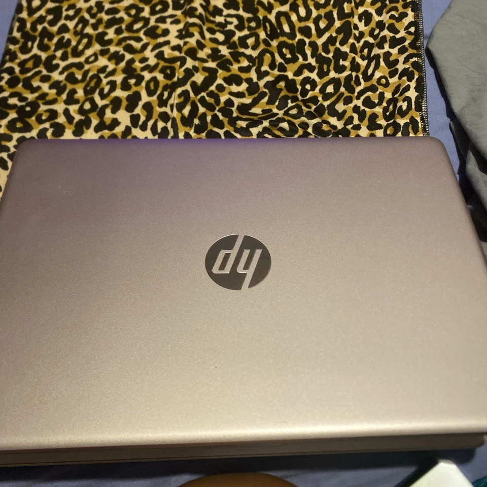 Portátil Intel HP modelo 14 oro rosa Foto 1 de 4