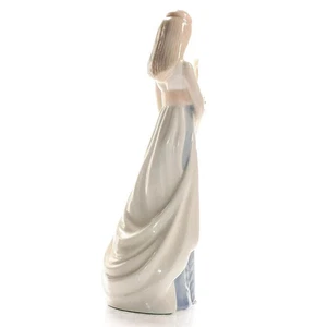 Vintage 1988 Royal Doulton "Sweet Bouquet" Figurine HN3000 - Picture 1 of 3