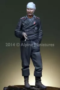 ALPINE MINIATURES 1:35 SET 35181 WWII GERMAN PANZER CREW #1 (1 FIGURE) - Picture 1 of 4