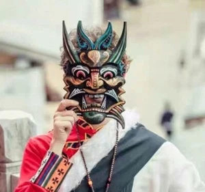 QH088 - 16 x 25 CM Hand Carved & Painted Aspen Wood Mask - Picture 1 of 3