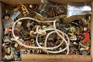 Großes Vintage Mode Trödel Schmuck Konvolut 6+ Pfund Mehrzweck Bastelteile - Bild 1 von 2