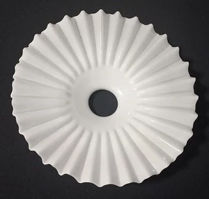 Antique Italian opaline/milk glass ceiling light shade c.1910 - Picture 1 of 7