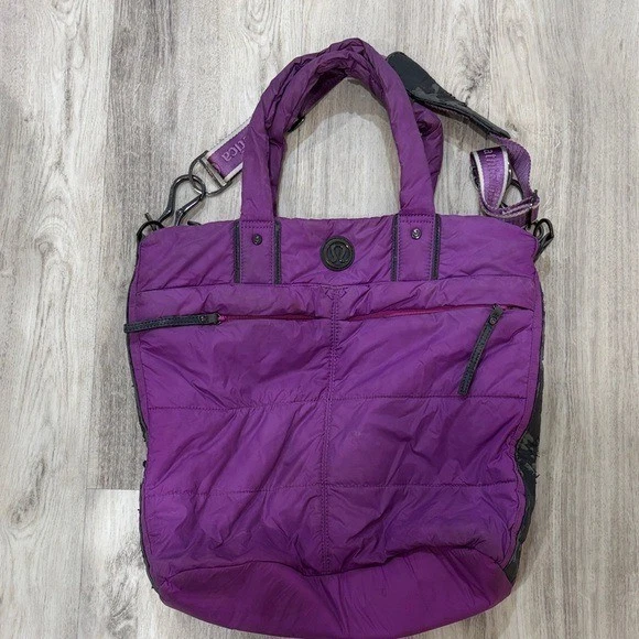 Bolso de Lona Lululemon Bon Voyage Púrpura Bolso para Mujer Gimnasio, Bolsa para Pañales Foto 1 de 4