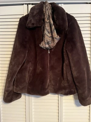 Chaqueta de piel sintética Liz Claiborne Foto 1 de 4