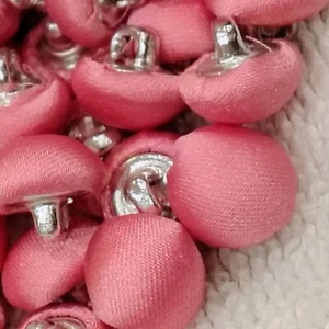 LOT OF 70 x 10mm/ 1CM Mini PINK Satin Fabric Covered Sewing Buttons M2 - Picture 1 of 7