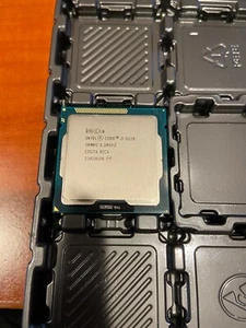 Intel Core i3-3220 SR0RG 3.3GHz LGA1155 CPU Processor - Picture 1 of 2