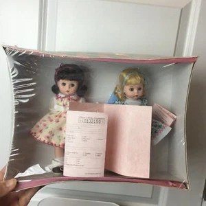Madame Alexander 37950 Fifty Years of Friendship Duo 8"" Puppenset versiegelt Neu mit Etikett - Bild 1 von 10