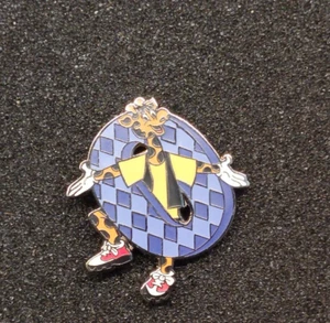 Toys R' Us Geoffrey The Giraffe Promo Promotional Employee Enamel Pin - Picture 1 of 2