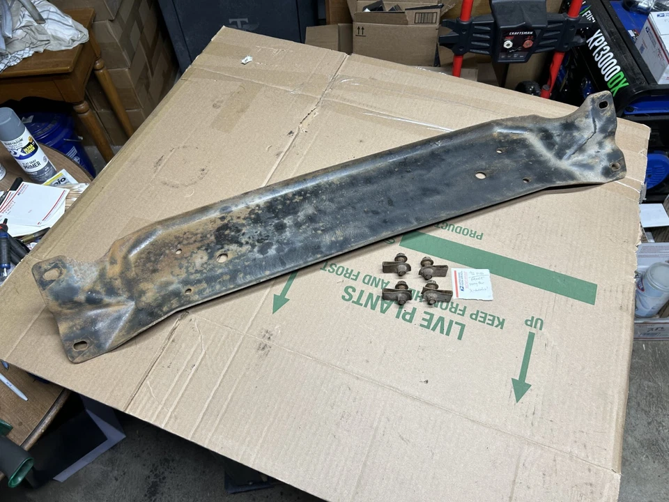 Ford F-150 1996 - Crossmember para barra estabilizadora delantera - Dana 44 IFS - 4x4 OEM Bronco Foto 1 de 4