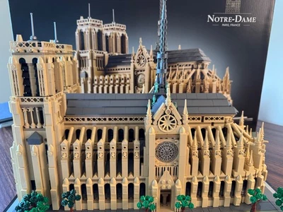 LEGO Нотр-Дам де Пари 21061 (4383 штук) собран, разобран и упакован - Изображение 1 из 4