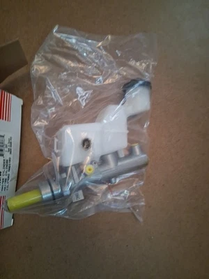 Cilindro maestro de freno para Toyota Corolla Matrix 2003-2008 Foto 1 de 3