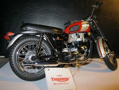 Franklin mint 1:10 1969 Triumph Bonneville Bike Classic model boxed rare 112 - Image 1 of 4