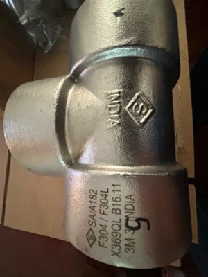 TEE 3" Class 3000 Socket Weld End 304 Forged Stainless Steel Pipe Fitting - Image 1 of 4
