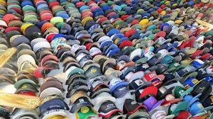 Sombrero Gorra Misteriosa De Colección Aleatoria Usada La Selección y Estado Pueden Variar - Imagen 1 de 1