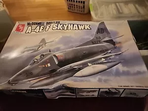 AMTERTL 1/48 McDonnell Douglas A-4E/F Skyhawk Model Kit scatola aperta beat up box - Foto 1 di 6