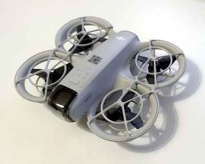 Drone DJI NEO + 3 batterie extra + caricabatterie triplo + custodia rigida - Immagine 1 di 4