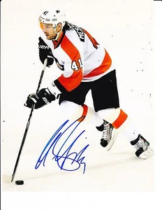 PHILADELPHIA FLYERS ANDREJ MESZARO FIRMADO PATINAJE CON DISCO 8X10 - Imagen 1 de 1