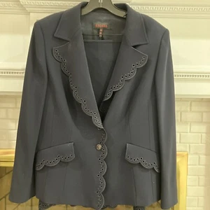 Escada Gr. 46 dunkelblau Rock & Sakko Anzug, ausgefallene Cut Outs, klassisch orig 3690 $. - Bild 1 von 14
