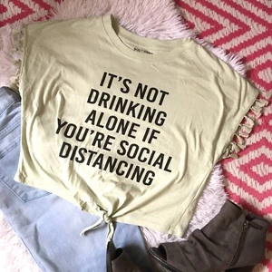 It's not drinking alone if you're Social Distancing Tassel Crop Top T-Shirt XS S - Bild 1 von 5