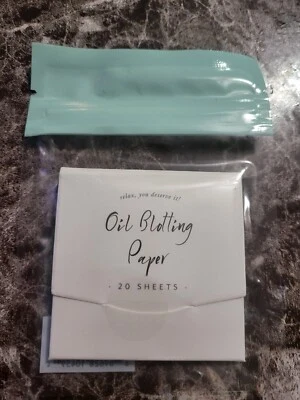 Travel Pack Of Oil Blotting Paper- 20 Sheets - Image 1 of 2