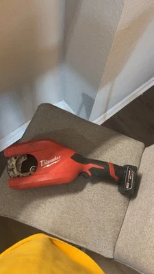 Milwaukee M12 Brushless 1-1/4 Inch To 2 Inch Copper Tubing Cutter Cordless - Image 1 of 4