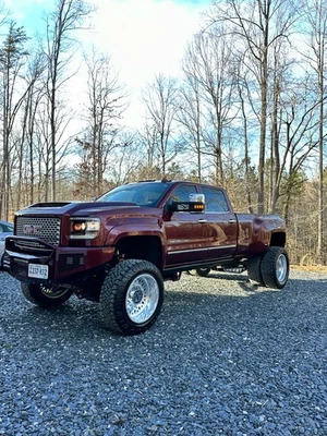 GMC Denali 3500hd 2017  Foto 1 de 4