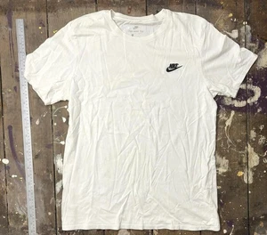 White Nike Tee Shirt. Large. Athletic Fit. - Picture 1 of 5