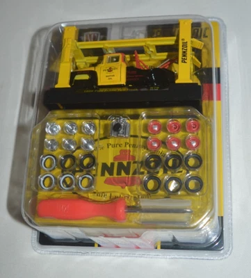 M2 MACHINES 2025 PENNZOIL MODEL  KIT - 1956 FORD F-100 TOW TRUCK YELLOW R79 - Image 1 of 4