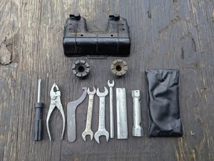 1985 1986 HONDA 250ES 250 BIG RED OEM TOOL KIT SEAT GROMMETS AND TOOL COVER - Bild 1 von 11