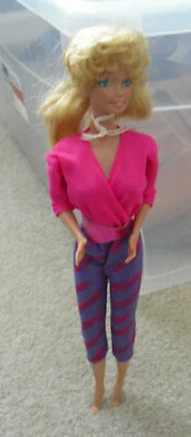 Muñeca Barbie Niña Cumpleaños Años 70 Vintage en Traje Rosa Púrpura Foto 1 de 2