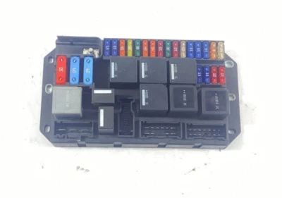 Land Rover Range Rover 2010-2012 motor conexión eléctrica relé caja de fusibles OEM. Foto 1 de 4