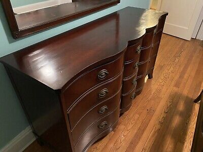 Beautiful Vintage (1950s)  Solid Mahogany Bedroom Set - Family Owned • 1,198$