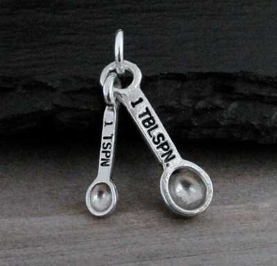 Dije de cucharas medidoras de plata - Dije para hornear - Dije de cocina - Dije de cocina Foto 1 de 2