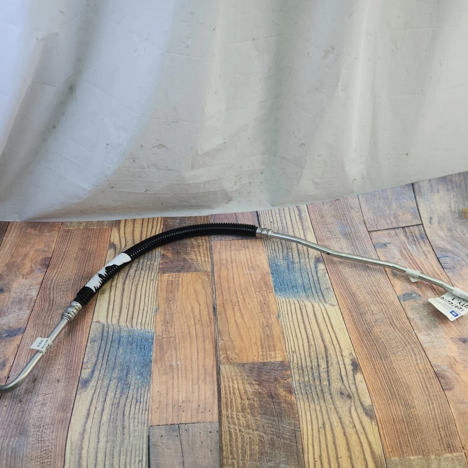 GM 12472278 Chevrolet Blazer Tahoe GMC C/K Upper Engine Oil Cooler Inlet Hose OE - Image 1 of 4