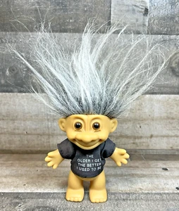 Vintage Russ Troll "Je älter ich werde, desto besser ich gebraucht war" graue Haare schwarz Shirt - Bild 1 von 7