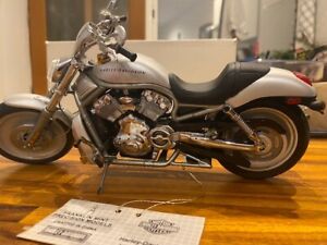 Franklin Mint 1:10 Harley Davidson-VRSCA V Rod 