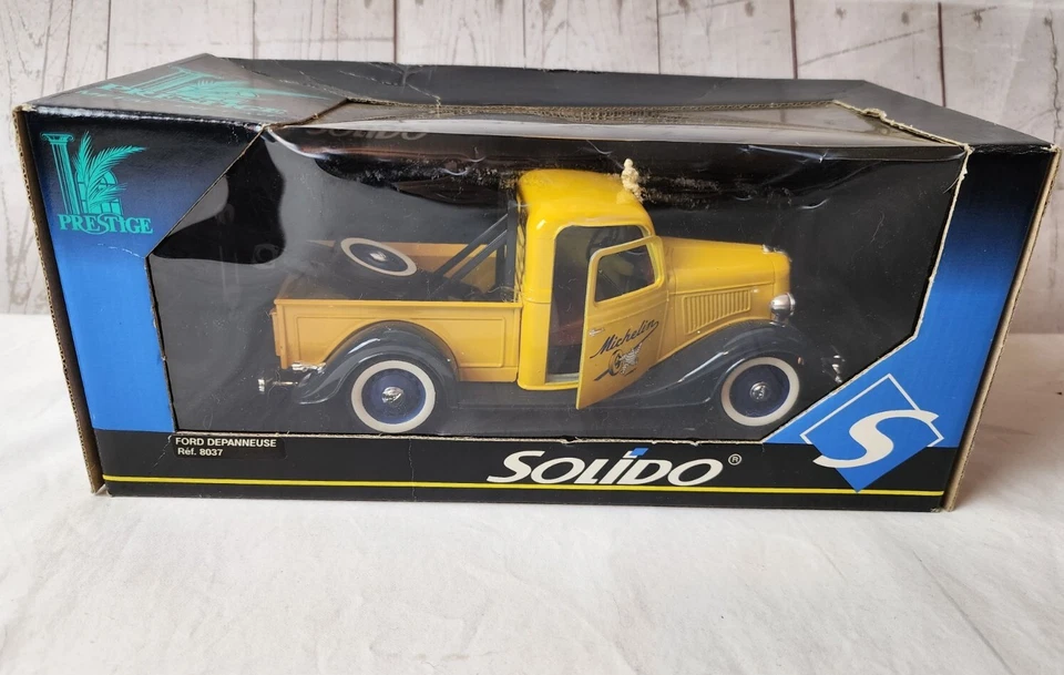 Prestige Metal Made In France 1:18 Solido Diecast Yellow Tow Truck Michelin Man - Image 1 of 4