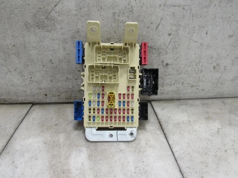 KIA RIO 2014 caja de fusibles de cabina Foto 1 de 4