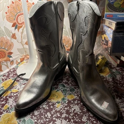 Botas femininas de lantejoulas prata tamanho 9 Nobo salto alto biqueira pontiaguda - Imagem 1 de 4